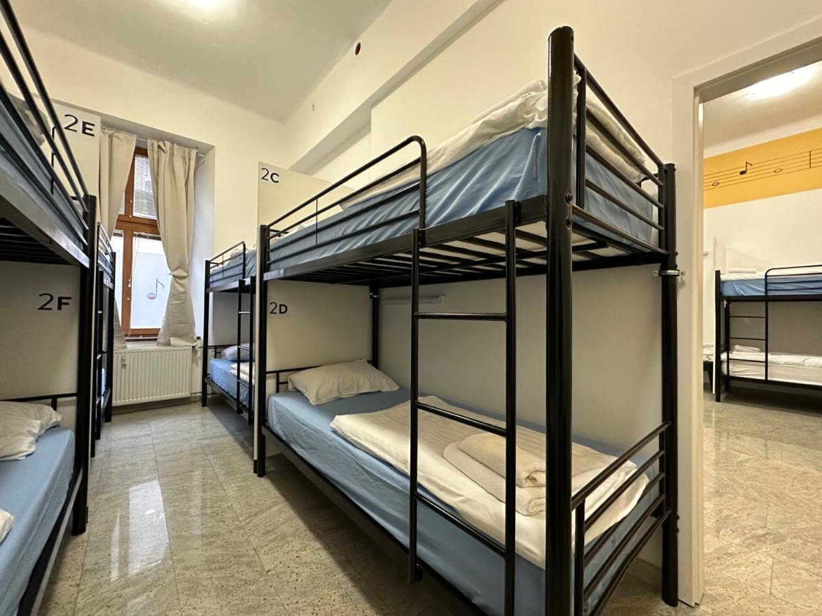 Hostel Opera Lubiana Esterno foto